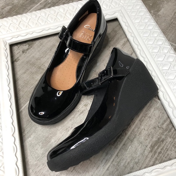 clarks active air wedge shoes